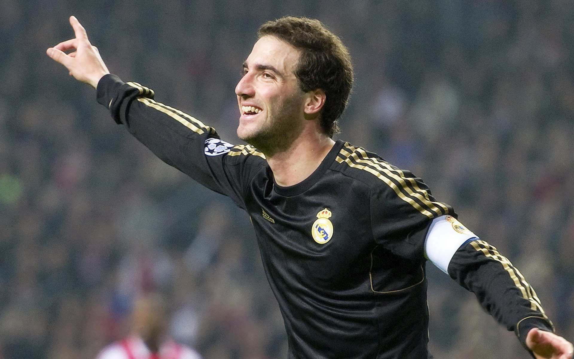 凯恩接管意甲焦点战，当尼斯节奏掌控那不勒斯，英格兰队长完成意甲加冕礼