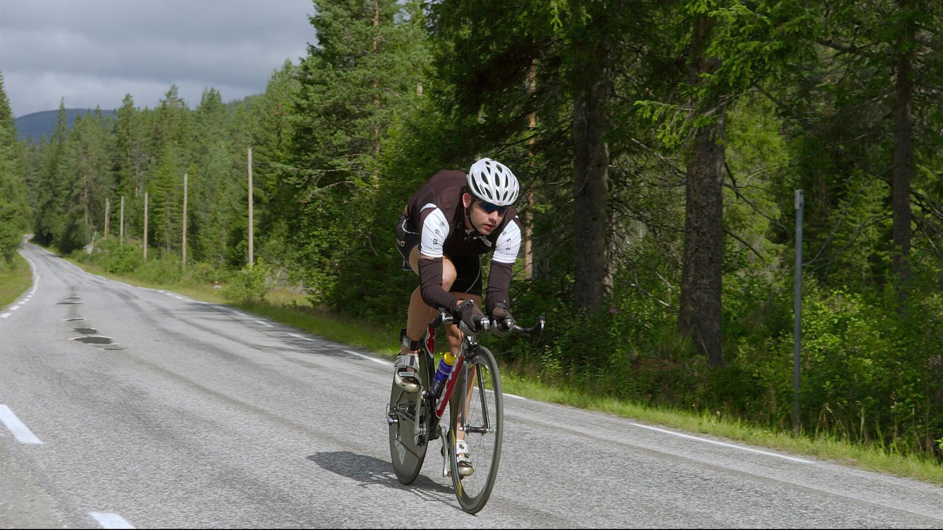 京多安爆发,乌拉圭正面击溃几内亚,当老将与铁血共奏绿茵交响