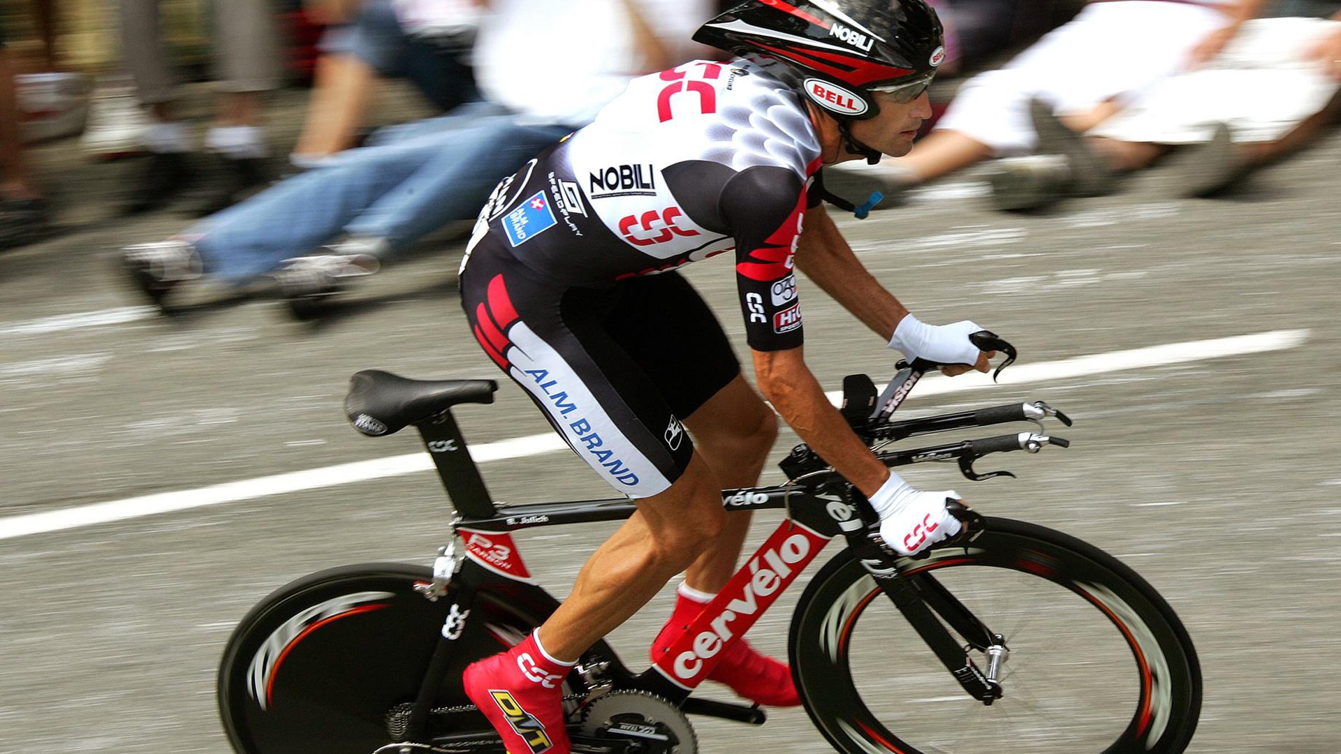 德里赫特的叹息与阿根廷的绝杀，足球如何缝合破碎的世界